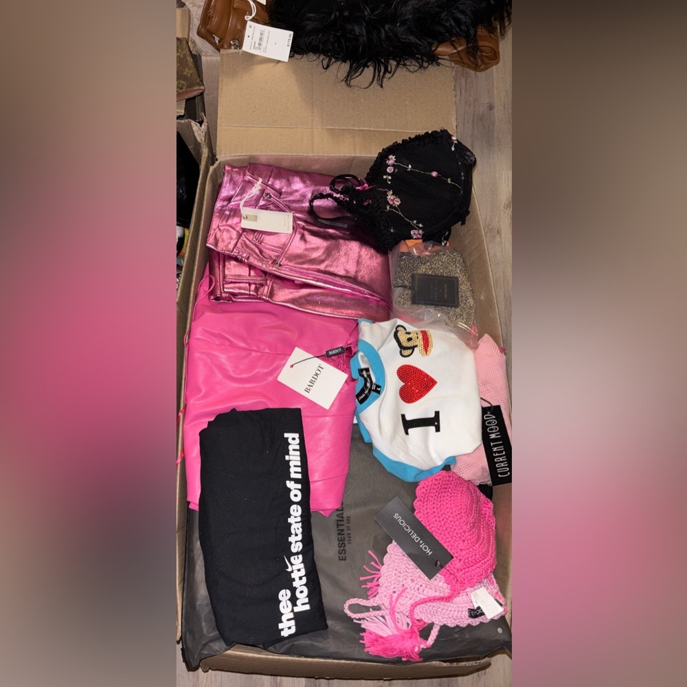 PRICE: $9500 - HUGE 400 PIECE RESELLER BUNDLE